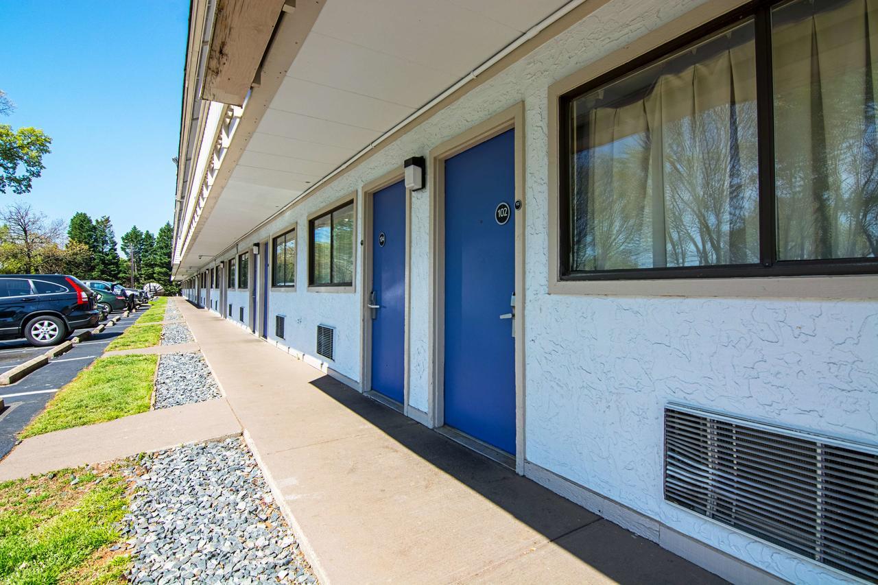 Motel 6-charlotte, Nc - Airport 2*
